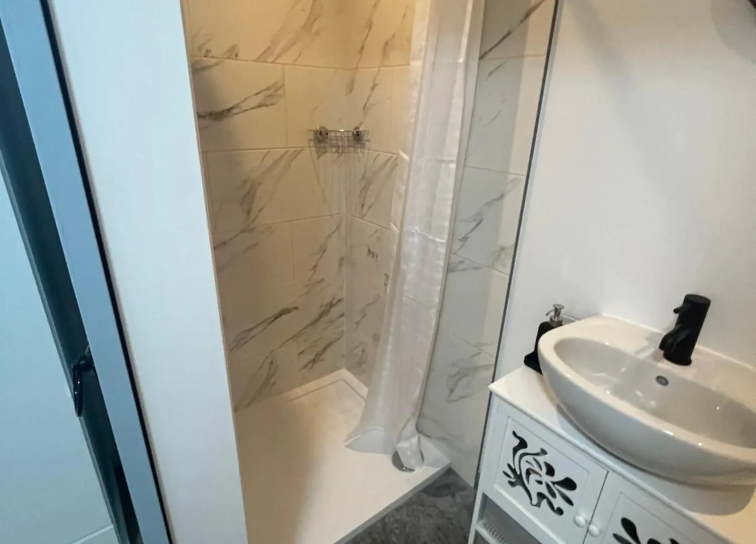Teddington Little Gem Apartment London