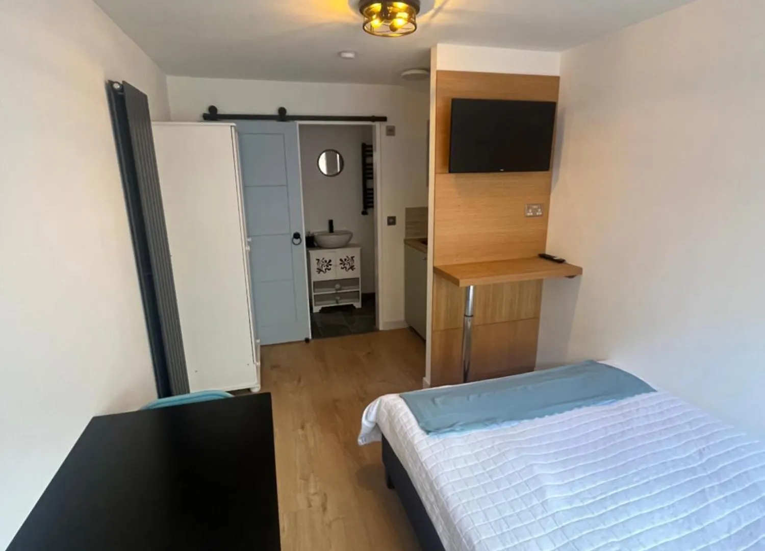 Teddington Little Gem Apartment London